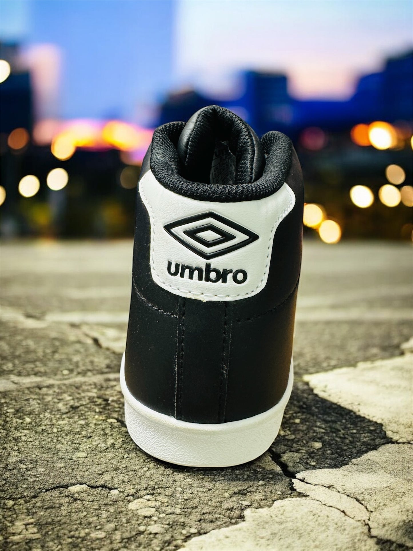 Umbro Medway 3 Mid Herren Schuhe